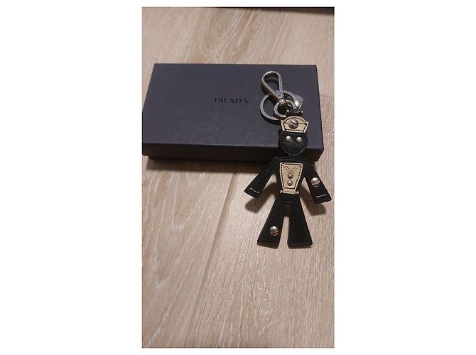 Llavero Prada de piel forma personaje Negro Blanco - vista 2