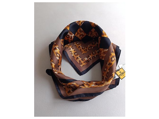 Pañuelo de seda Fendi estampado leopardo y ajedrez Castaño Negro Estampado de leopardo - vista 4
