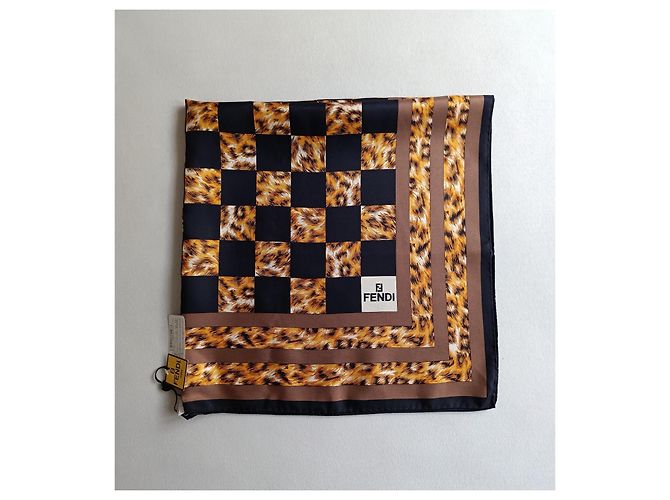 Pañuelo de seda Fendi estampado leopardo y ajedrez Castaño Negro Estampado de leopardo - vista 7