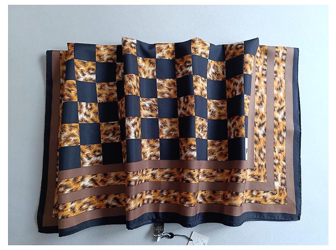 Pañuelo de seda Fendi estampado leopardo y ajedrez Castaño Negro Estampado de leopardo - vista 8