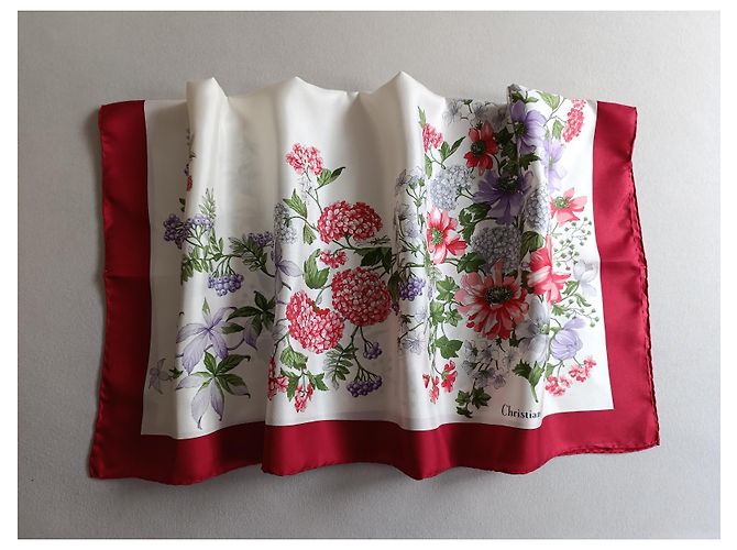 Christian Dior Seidentuch mit Blumenprint Pink Weiß Rot Grün Lila - Ansicht 2