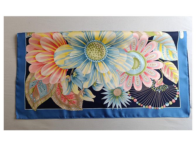 Pañuelo de Seda Salvatore Ferragamo Estampado Floral Rosa Blanco Azul Verde Crudo Amarillo - vista 3