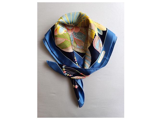 Pañuelo de Seda Salvatore Ferragamo Estampado Floral Rosa Blanco Azul Verde Crudo Amarillo - vista 4