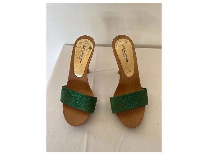Dolce & Gabbana Sandali Zeppa in Camoscio Verde e Strass - vista 2