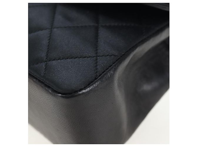Borsa a tracolla CHANEL Matelasse con catena in raso nero e oro CC Auth BA15768SAM D'oro - vista 16