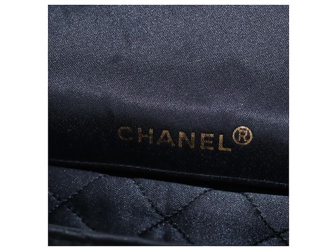 Borsa a tracolla CHANEL Matelasse con catena in raso nero e oro CC Auth BA15768SAM D'oro - vista 24
