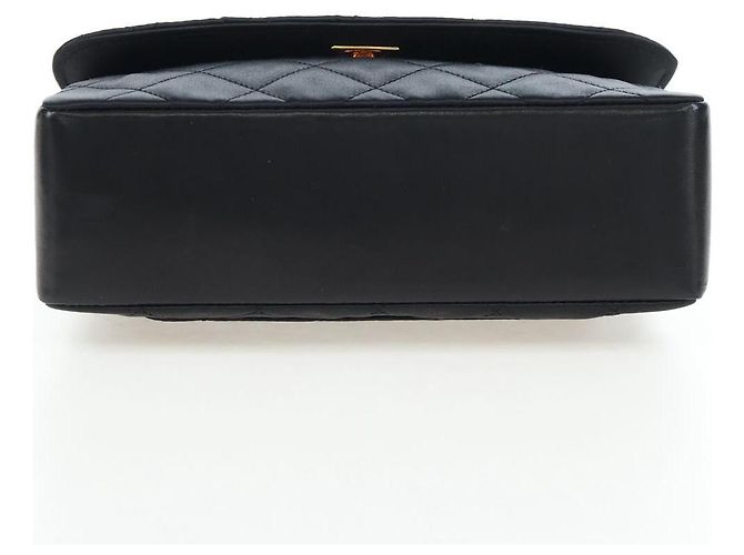 Borsa a tracolla CHANEL Matelasse con catena in raso nero e oro CC Auth BA15768SAM D'oro - vista 5