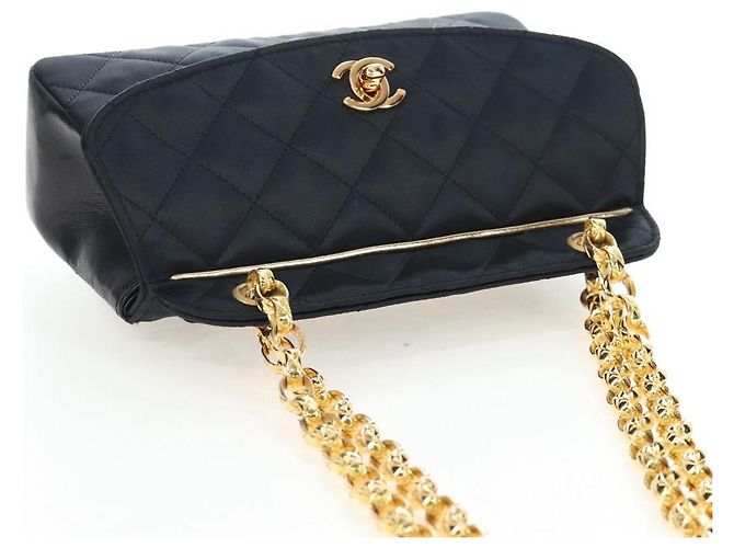 Borsa a tracolla CHANEL Matelasse con catena in raso nero e oro CC Auth BA15768SAM D'oro - vista 6