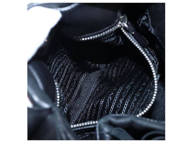 Borsa a tracolla con volant PRADA in pelle nera argento Auth am12754V Nero - vista 21