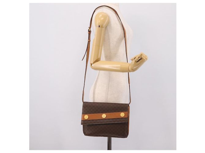 Céline Bolsa de Ombro CELINE Macadam Medallion PVC Marrom Tom Dourado Auth 207584 - vista 24