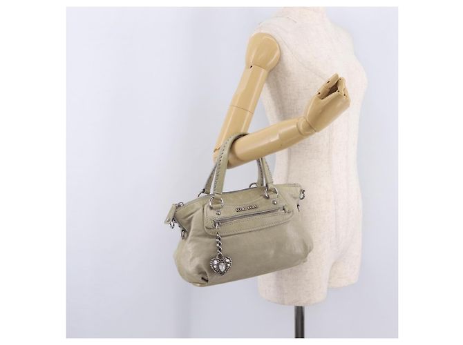 Miu Miu Handtasche aus Leder Grau Silber Auth 206866A Braun - Ansicht 28