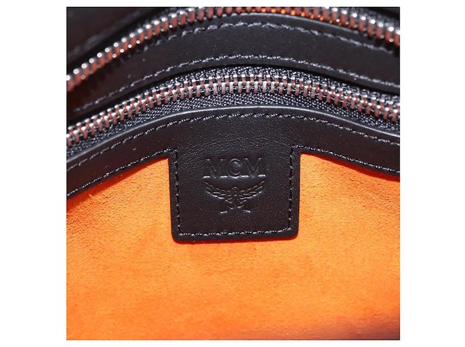 Bolso MCM Vicetos Logogram PVC Leather 2way LOONEY TUNES Black Silver Auth 202523M Negro Plata - vista 24