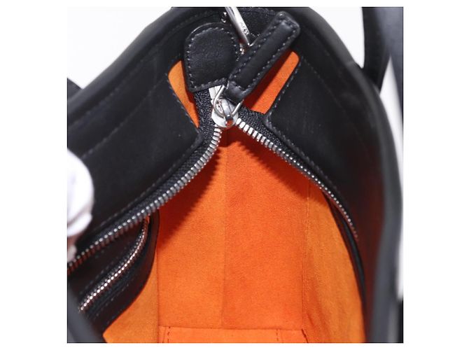 Bolso MCM Vicetos Logogram PVC Leather 2way LOONEY TUNES Black Silver Auth 202523M Negro Plata - vista 25