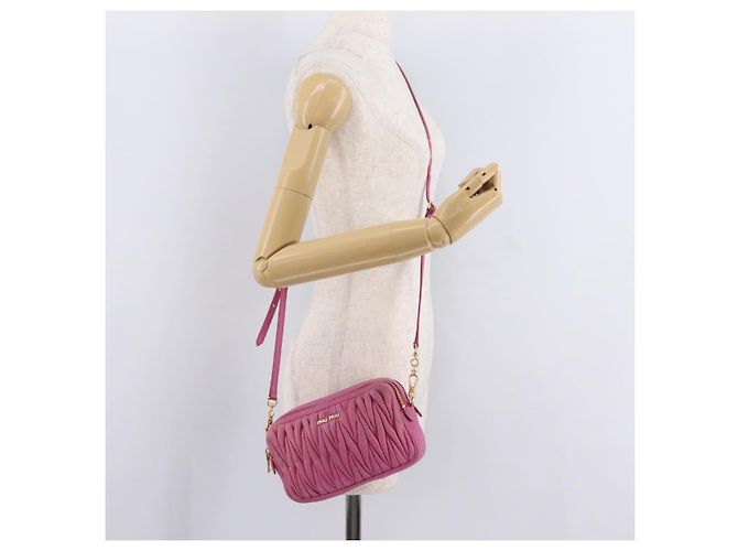 Borsa a spalla Miu Miu Matelassé in pelle rosa tono oro Auth 207581V - vista 28