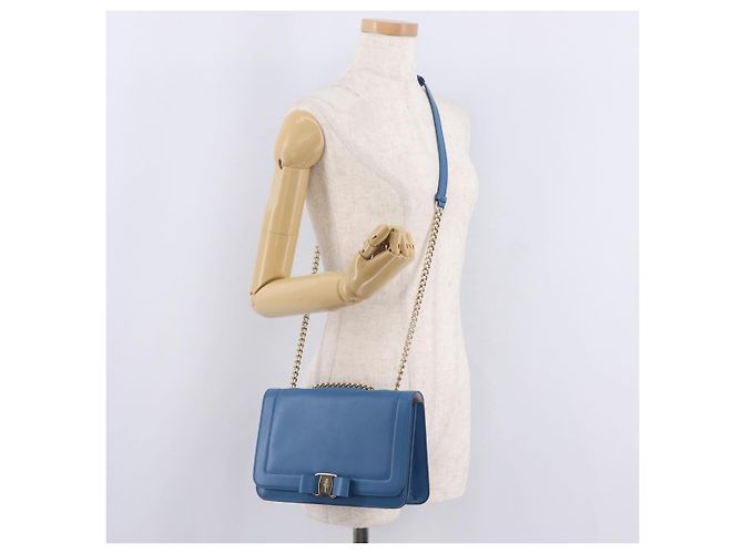 Borsa a tracolla Salvatore Ferragamo Vala Chain in pelle blu e oro autentica 207221V D'oro - vista 24
