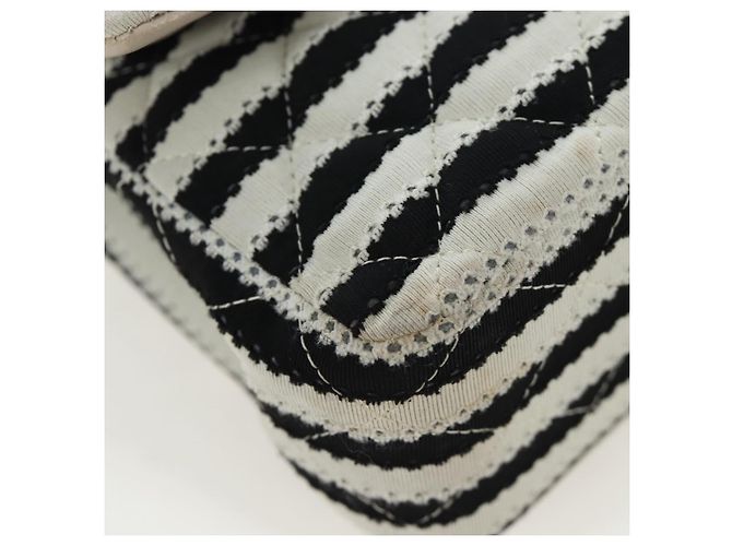 Borsa a tracolla CHANEL Matelasse 25 Chain Canvas White Gold CC Auth 206278SM Bianco D'oro - vista 17