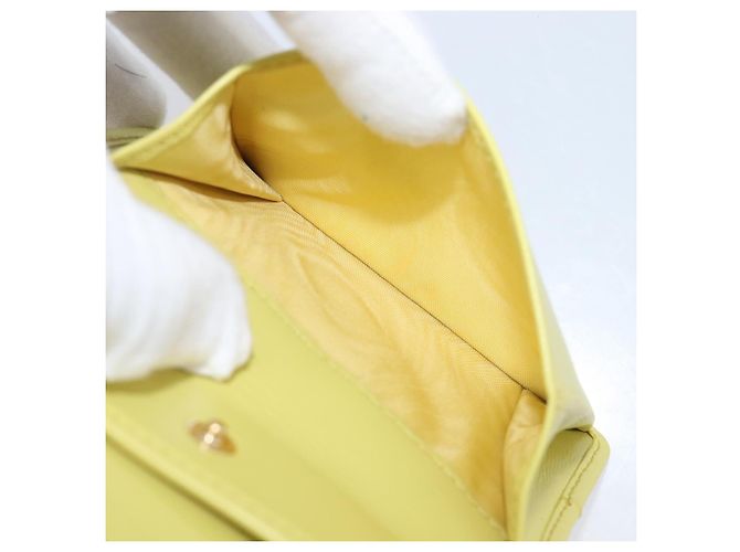 Portafoglio Miu Miu Matelassé in pelle giallo tono oro Auth 206670M - vista 10