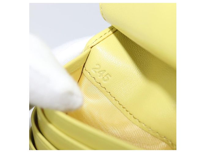 Portafoglio Miu Miu Matelassé in pelle giallo tono oro Auth 206670M - vista 11