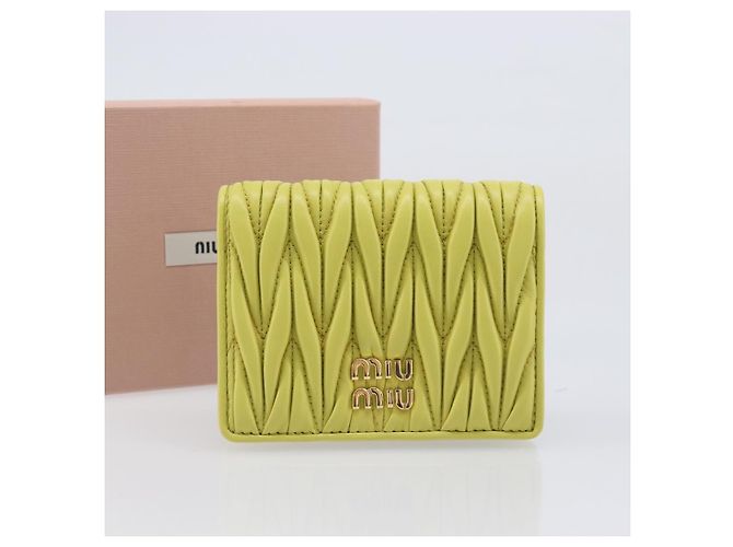 Portafoglio Miu Miu Matelassé in pelle giallo tono oro Auth 206670M - vista 12