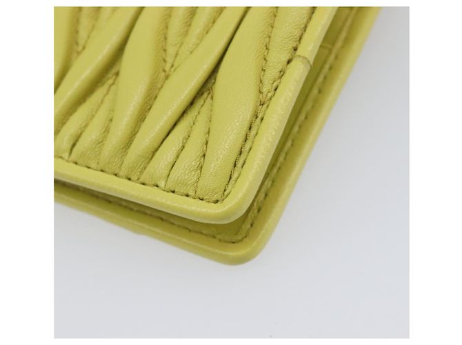 Portafoglio Miu Miu Matelassé in pelle giallo tono oro Auth 206670M - vista 15