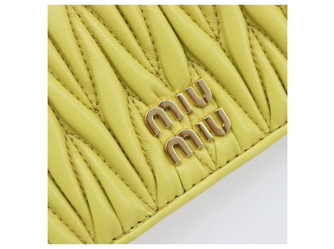 Portafoglio Miu Miu Matelassé in pelle giallo tono oro Auth 206670M - vista 17
