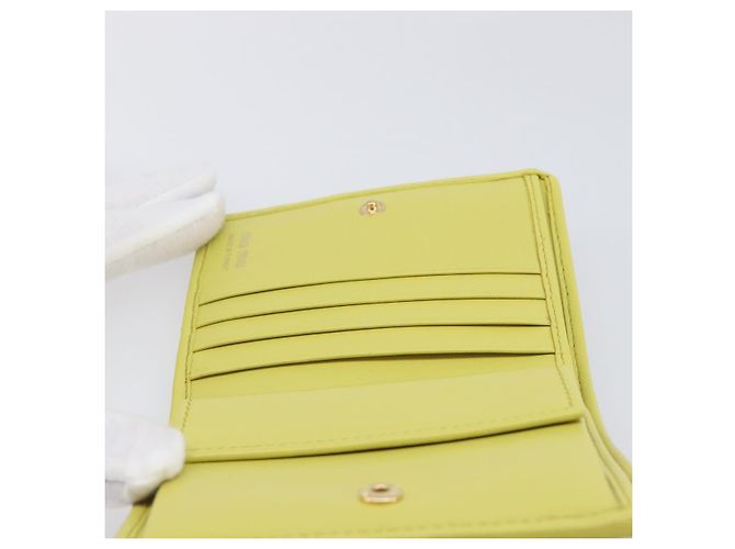 Portafoglio Miu Miu Matelassé in pelle giallo tono oro Auth 206670M - vista 19