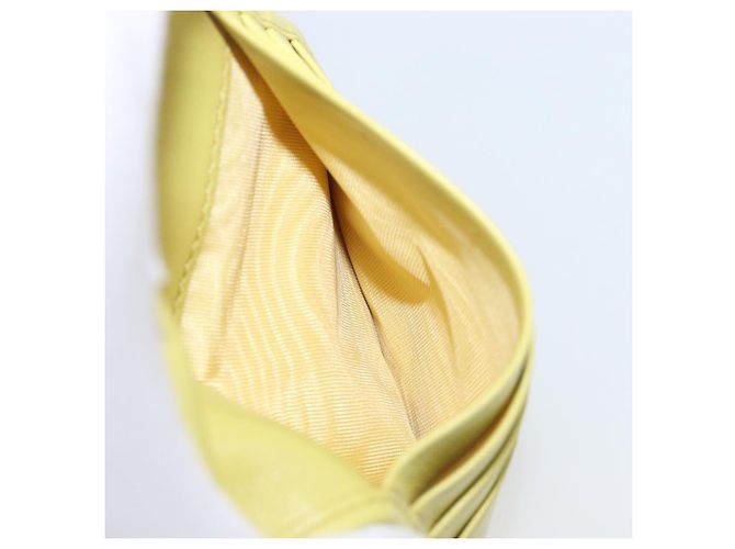 Portafoglio Miu Miu Matelassé in pelle giallo tono oro Auth 206670M - vista 20