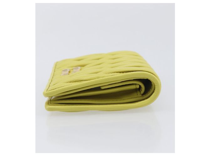 Portafoglio Miu Miu Matelassé in pelle giallo tono oro Auth 206670M - vista 3