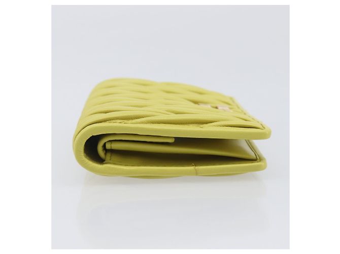 Portafoglio Miu Miu Matelassé in pelle giallo tono oro Auth 206670M - vista 4