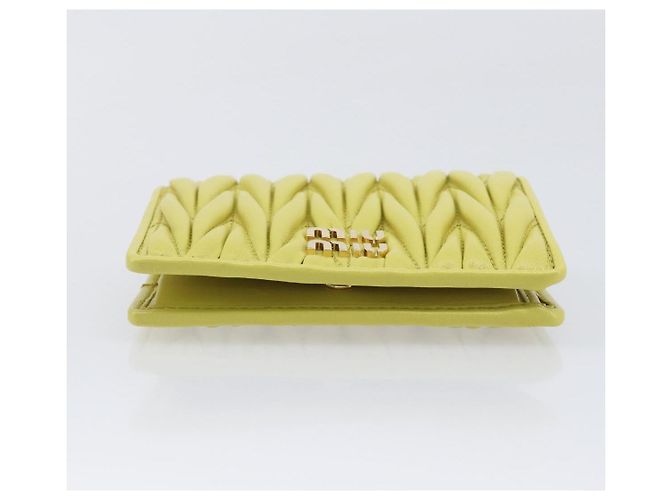 Portafoglio Miu Miu Matelassé in pelle giallo tono oro Auth 206670M - vista 6