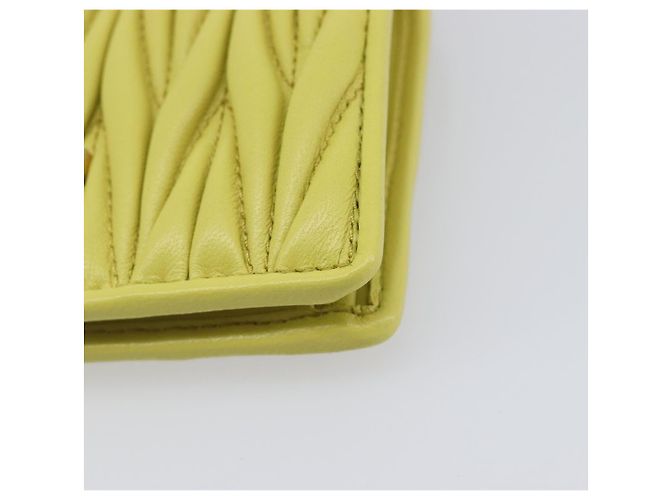 Portafoglio Miu Miu Matelassé in pelle giallo tono oro Auth 206670M - vista 7