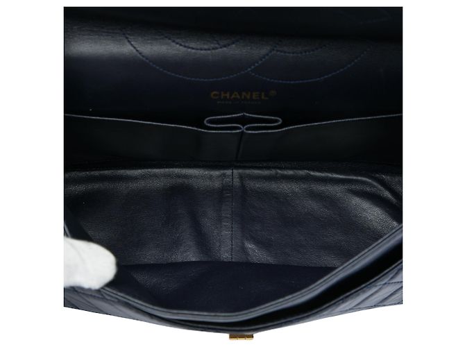 Borsa a tracolla Chanel Reissue 2.55 Double Flap 227 in pelle di vitello matelassé blu - vista 4