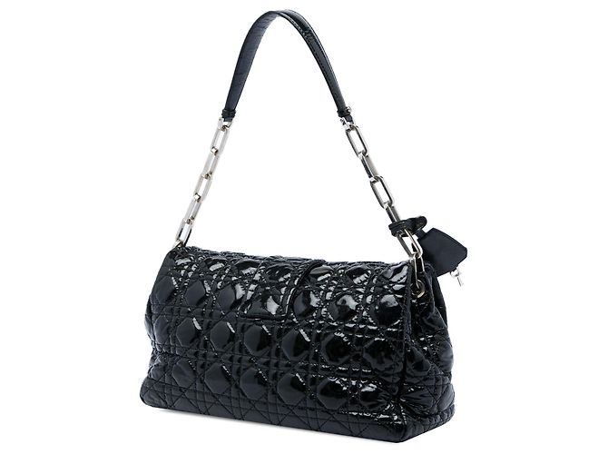 Dior New Lock Schultertasche aus Lackleder Cannage in Schwarz - Ansicht 2