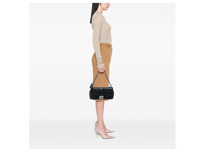 Dior New Lock Schultertasche aus Lackleder Cannage in Schwarz - Ansicht 5