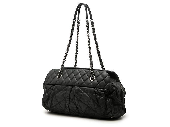 Borsa Bowling Chanel Chic Quilt in vitello iridescente matelassé nera Nero - vista 2
