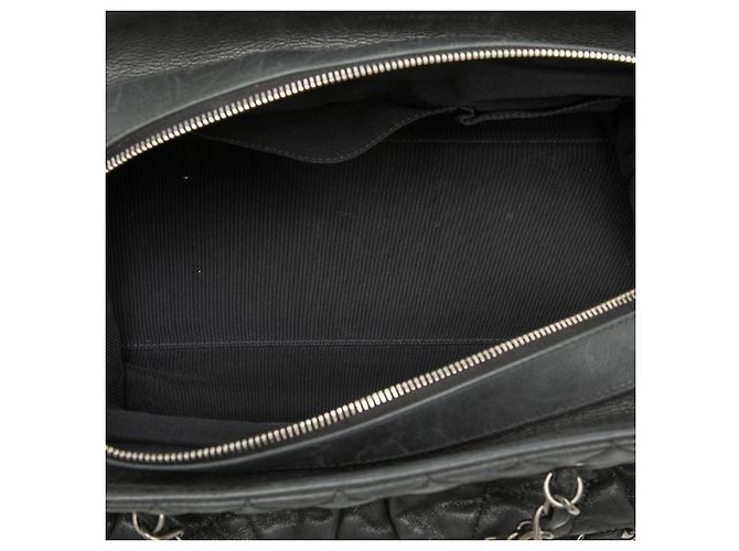 Borsa Bowling Chanel Chic Quilt in vitello iridescente matelassé nera Nero - vista 4