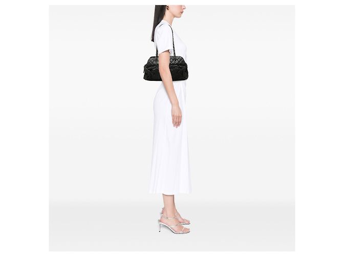 Borsa Bowling Chanel Chic Quilt in vitello iridescente matelassé nera Nero - vista 6