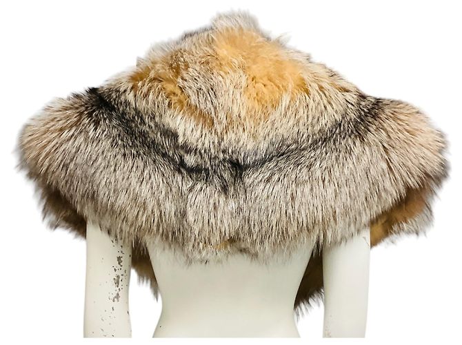 Autre Marque Brooks Brothers Cape aus echtem Fuchsfell in Beige Kamel - Ansicht 3