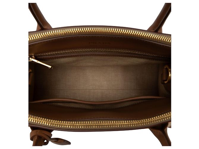 Double Borsa Satchel Paradigme Prada in rafia e vitello City Calf beige con cuciture a vista - vista 4
