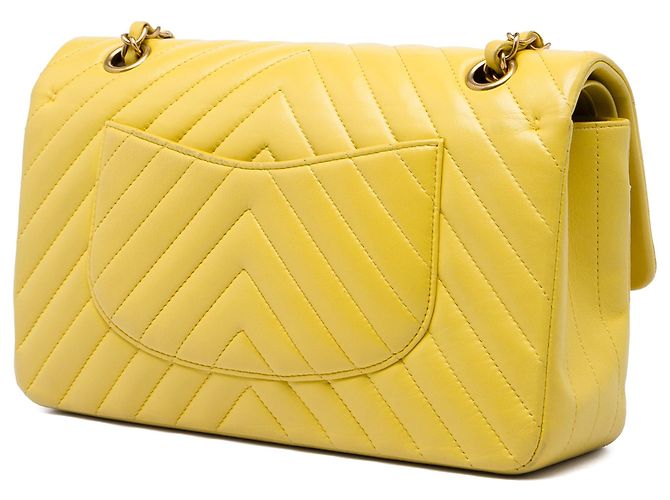 Gelbe Chanel Medium Classic Chevron Schultertasche aus Lammleder mit doppeltem Verschluss - Ansicht 2