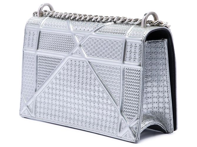 Bolsa Tiracolo Diorama Microcannage em Verniz Prateado Dior Prata - vista 2