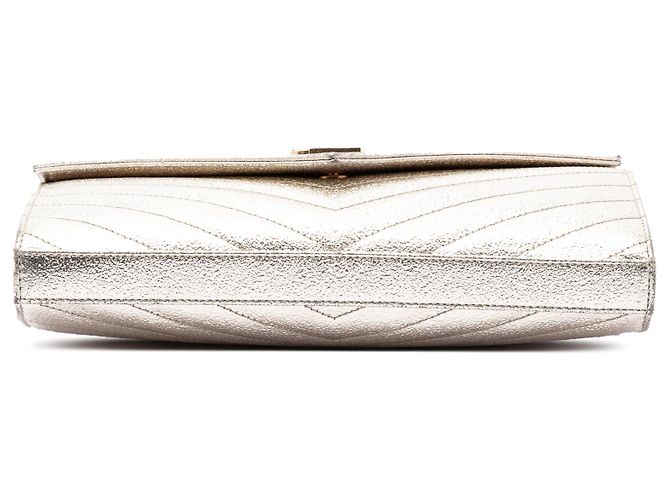 Autre Marque Borsa a tracolla portafoglio a busta monogramma Saint Laurent in pelle di vitello chevron craquelé metallizzato oro D'oro - vista 3