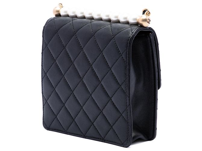 Chanel Small Quilted Lambskin Chic Pearls Umhängetasche schwarz - Ansicht 2