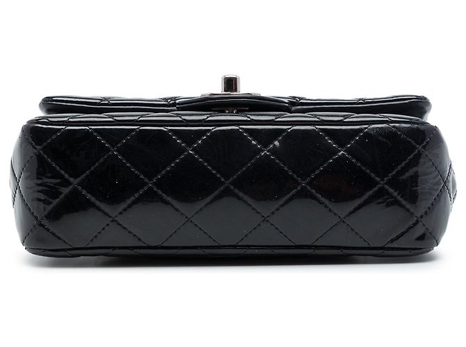 Bolsa Tiracolo Chanel Mini Rectangular Classic Patent Single Flap Preta Preto - vista 3