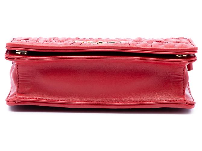Bolso bandolera con solapa y cadena Prada Nappa Gaufre rojo Roja - vista 3