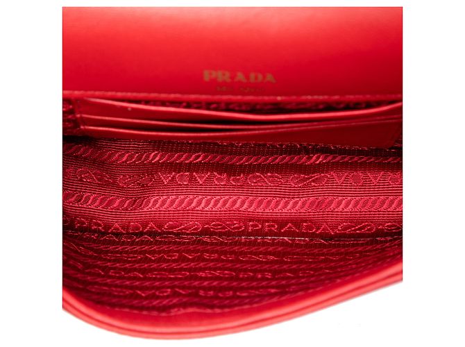 Bolso bandolera con solapa y cadena Prada Nappa Gaufre rojo Roja - vista 4