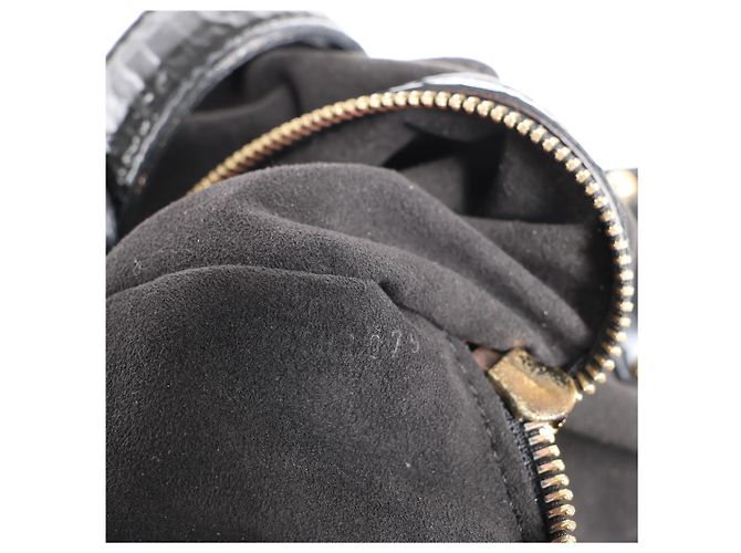 Borsa a tracolla Louis Vuitton Surya XL Monogram Mahina in pelle verniciata Nera M95796 - vista 14