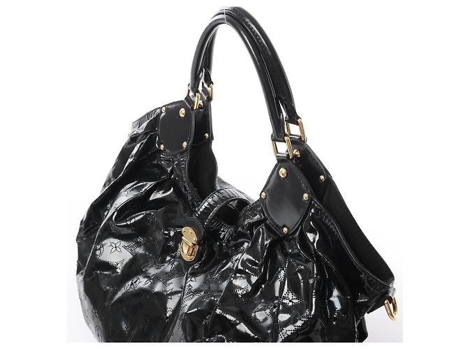 Borsa a tracolla Louis Vuitton Surya XL Monogram Mahina in pelle verniciata Nera M95796 - vista 3