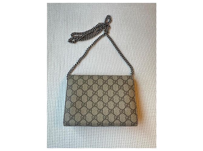 Gucci Dionysus Cartera con Cadena GG Supreme Beige Castaño - vista 2