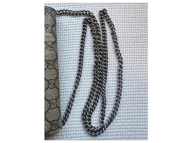 Gucci Dionysus Cartera con Cadena GG Supreme Beige Castaño - vista 3